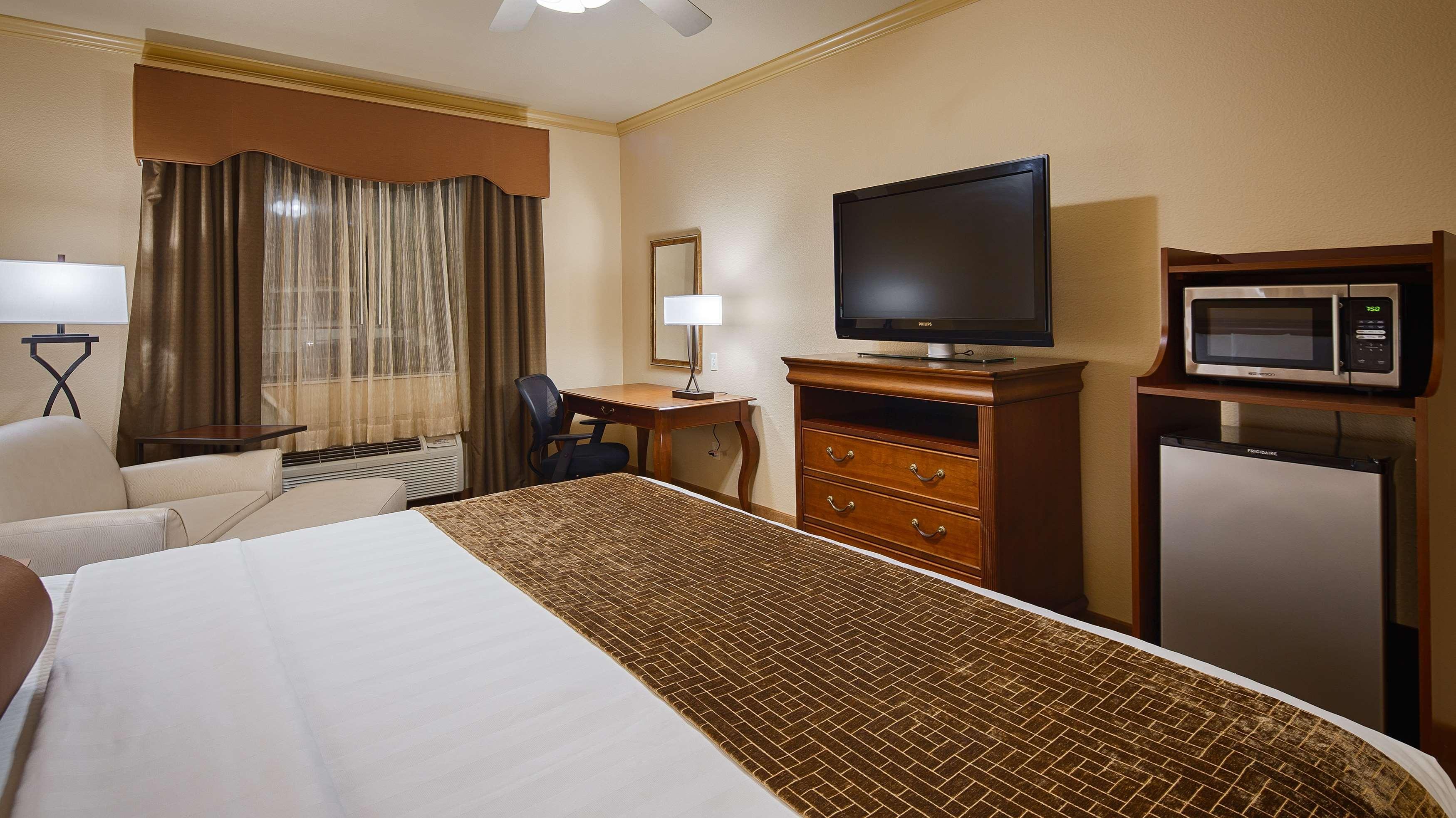 Best Western Plus Crown Colony Inn & Suites Лафкин Экстерьер фото