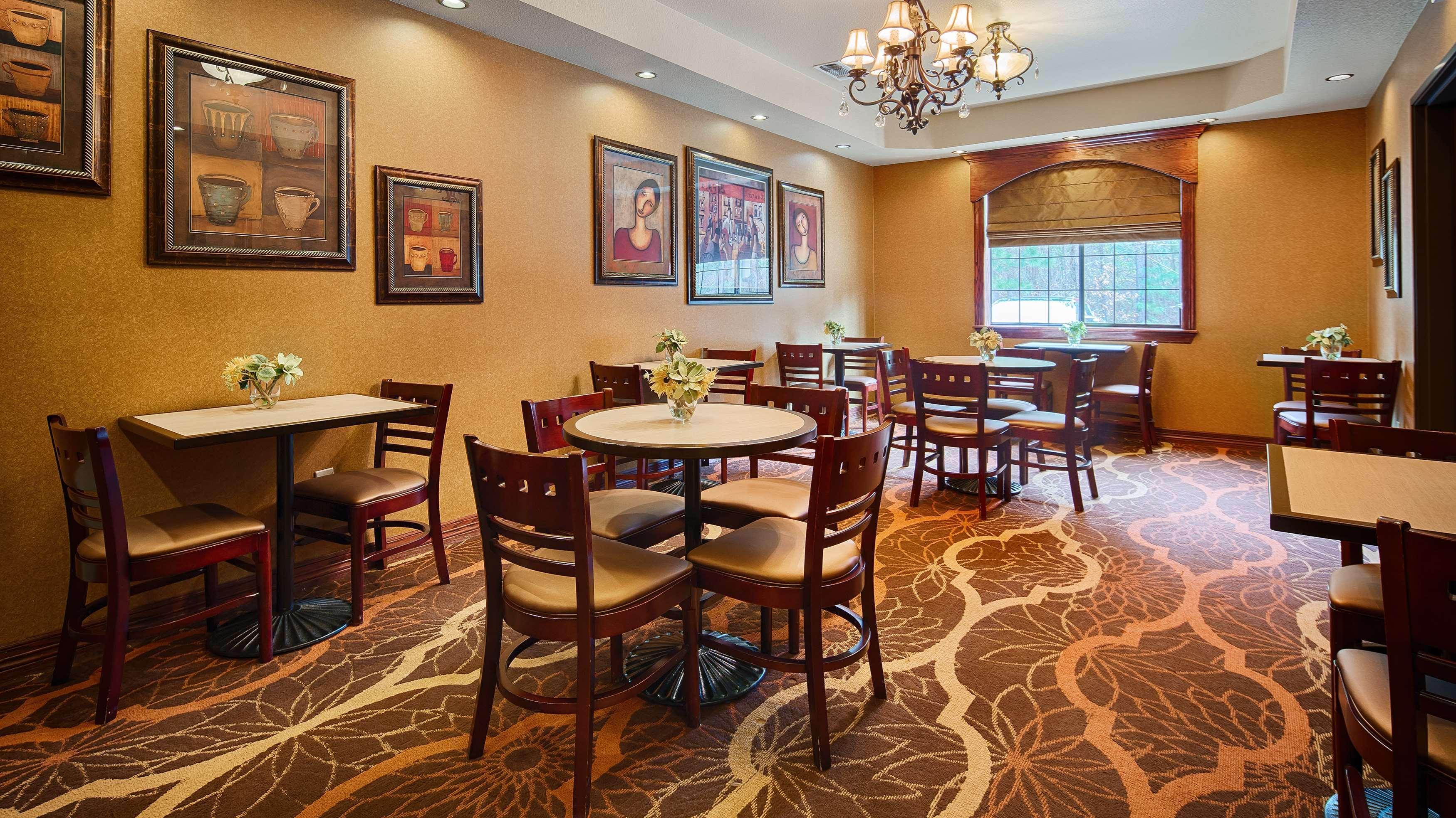 Best Western Plus Crown Colony Inn & Suites Лафкин Экстерьер фото