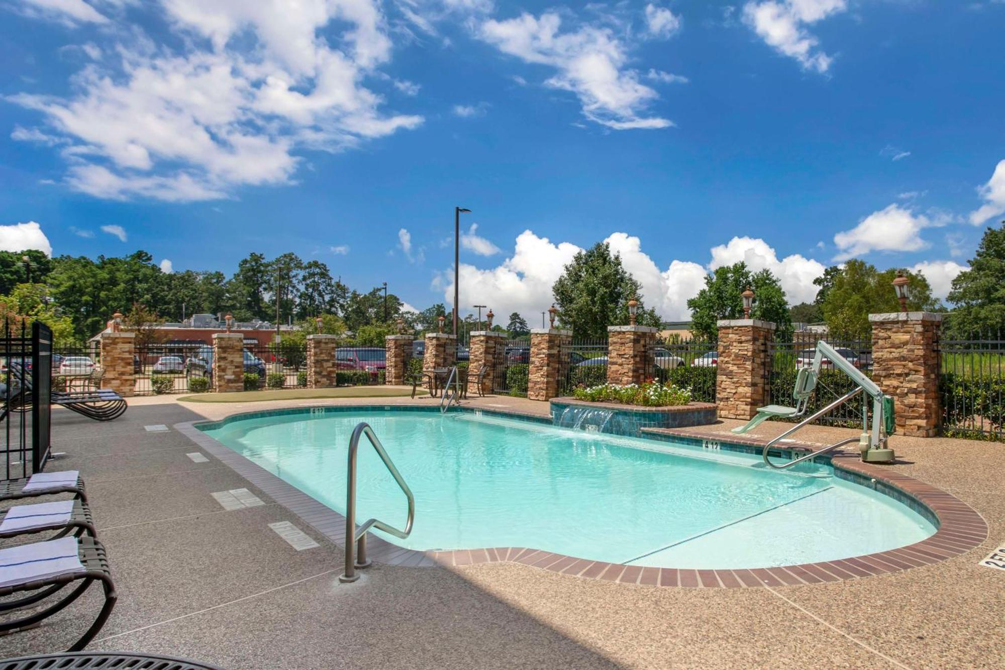 Best Western Plus Crown Colony Inn & Suites Лафкин Экстерьер фото