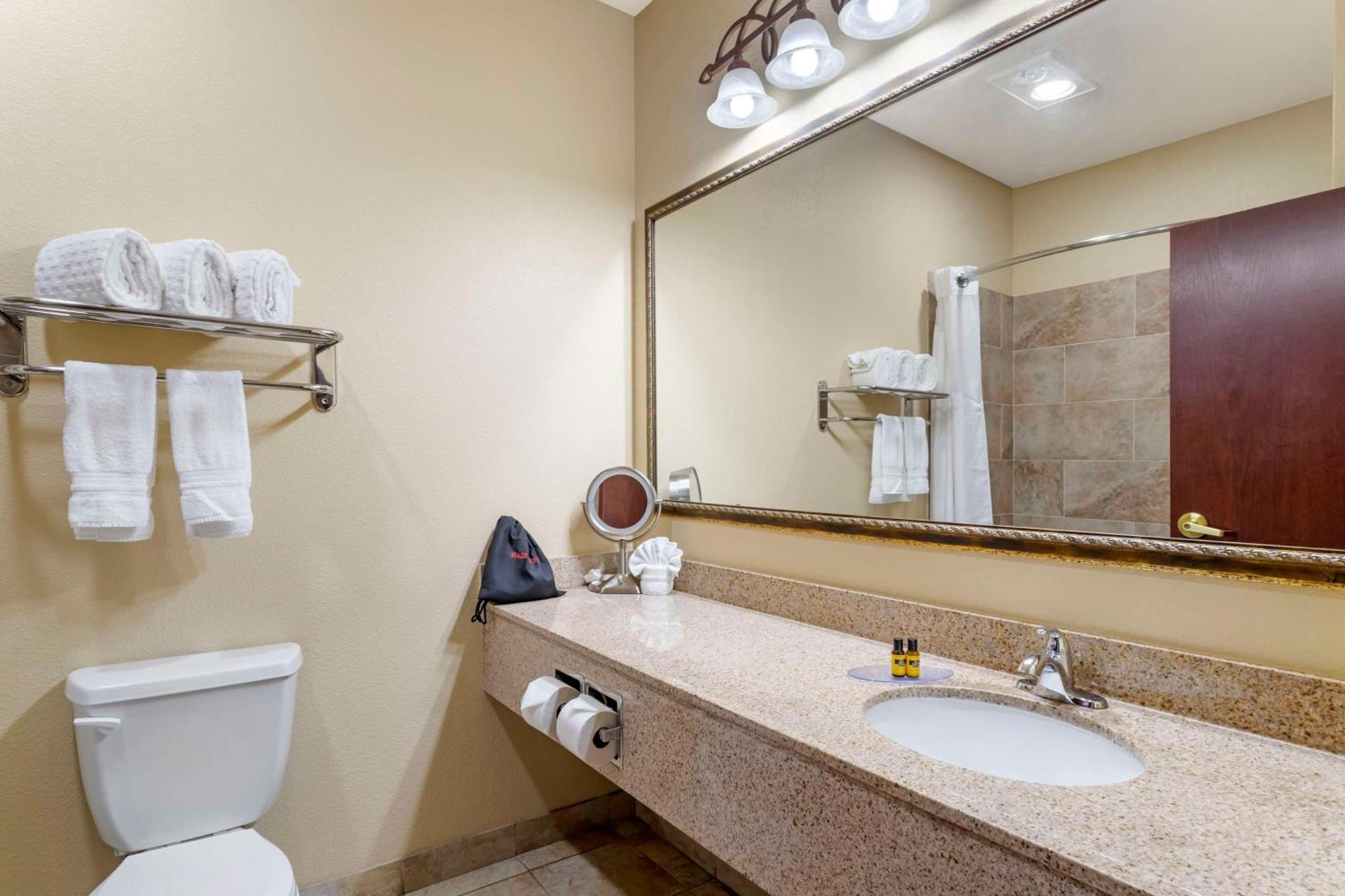 Best Western Plus Crown Colony Inn & Suites Лафкин Экстерьер фото