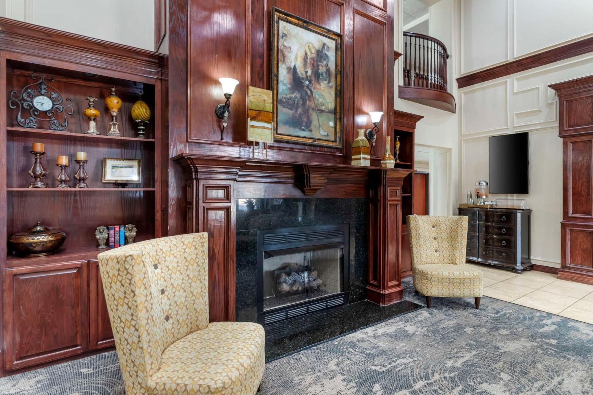 Best Western Plus Crown Colony Inn & Suites Лафкин Экстерьер фото