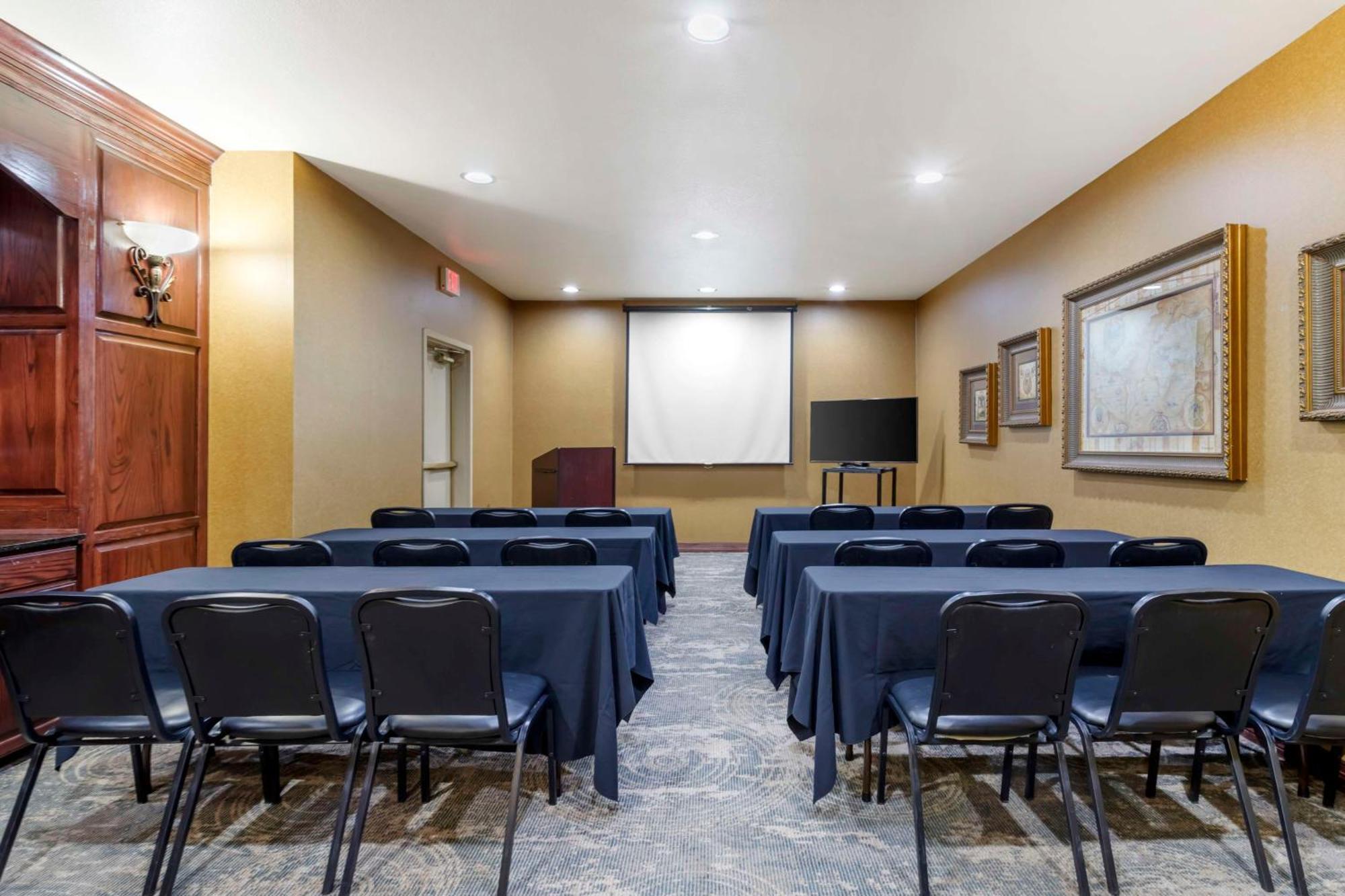 Best Western Plus Crown Colony Inn & Suites Лафкин Экстерьер фото