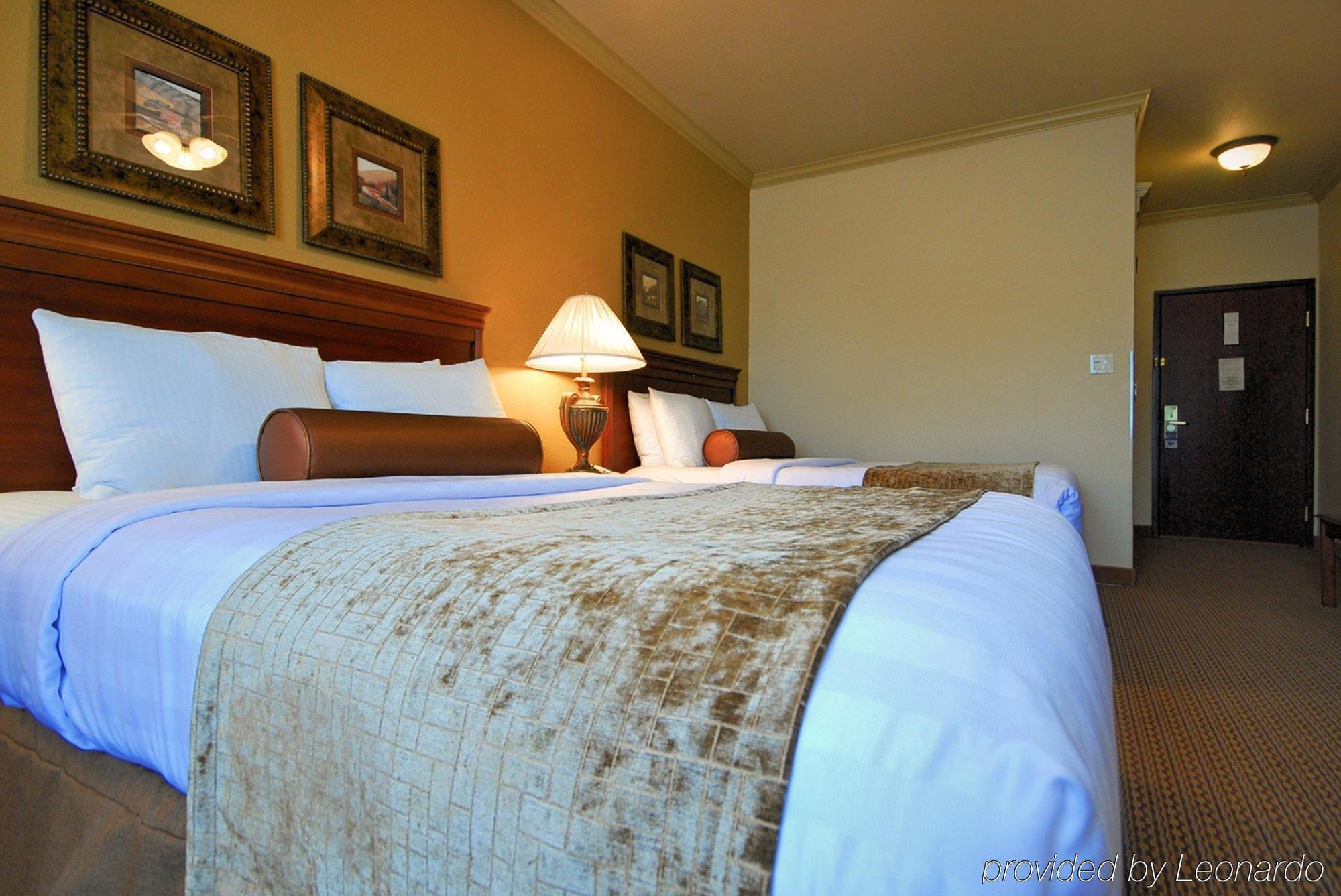 Best Western Plus Crown Colony Inn & Suites Лафкин Экстерьер фото