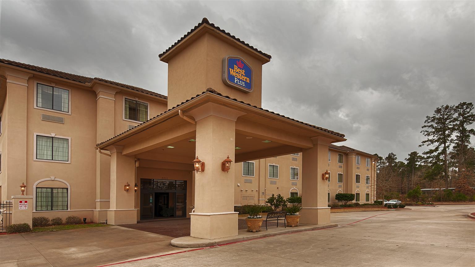 Best Western Plus Crown Colony Inn & Suites Лафкин Экстерьер фото