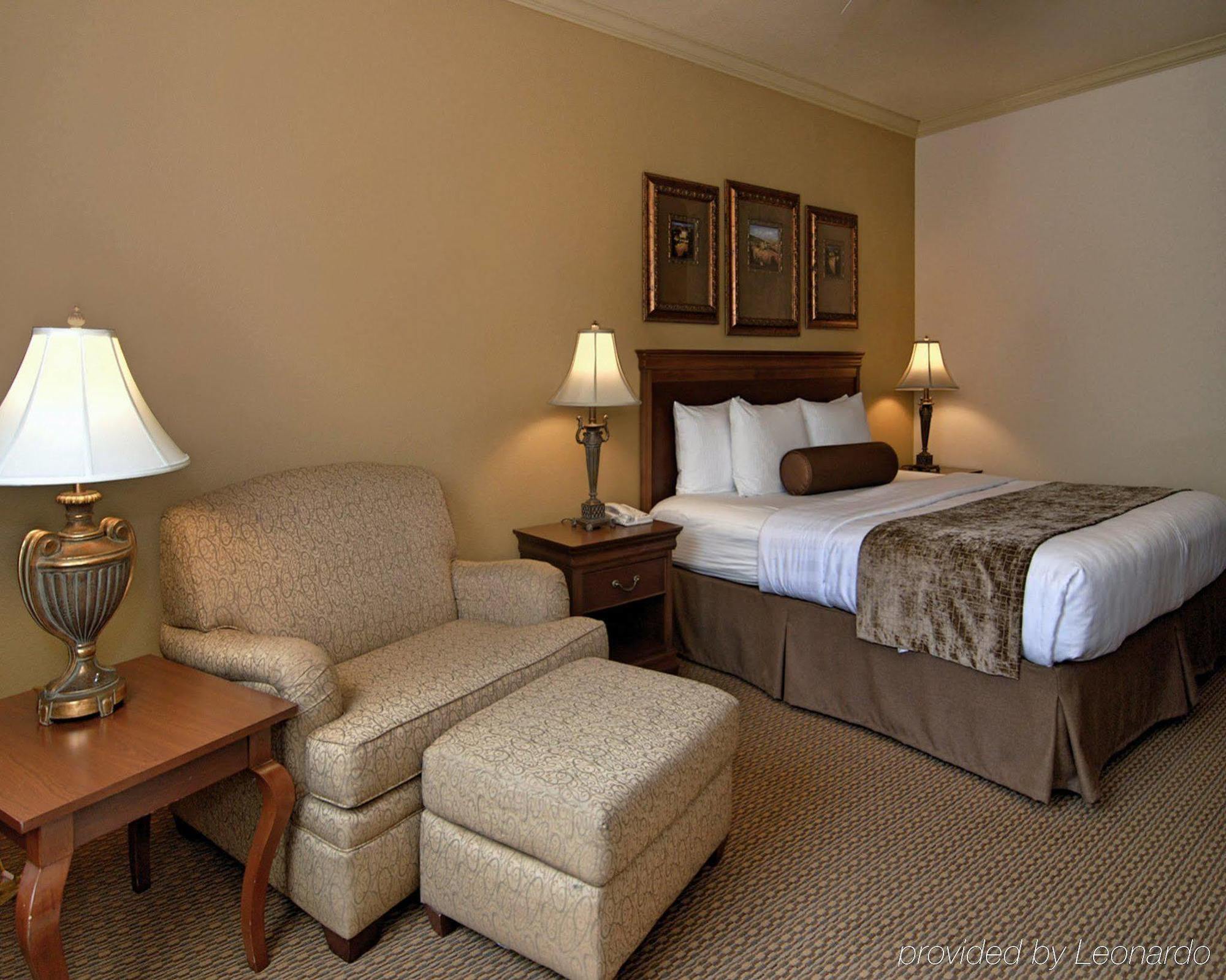 Best Western Plus Crown Colony Inn & Suites Лафкин Экстерьер фото