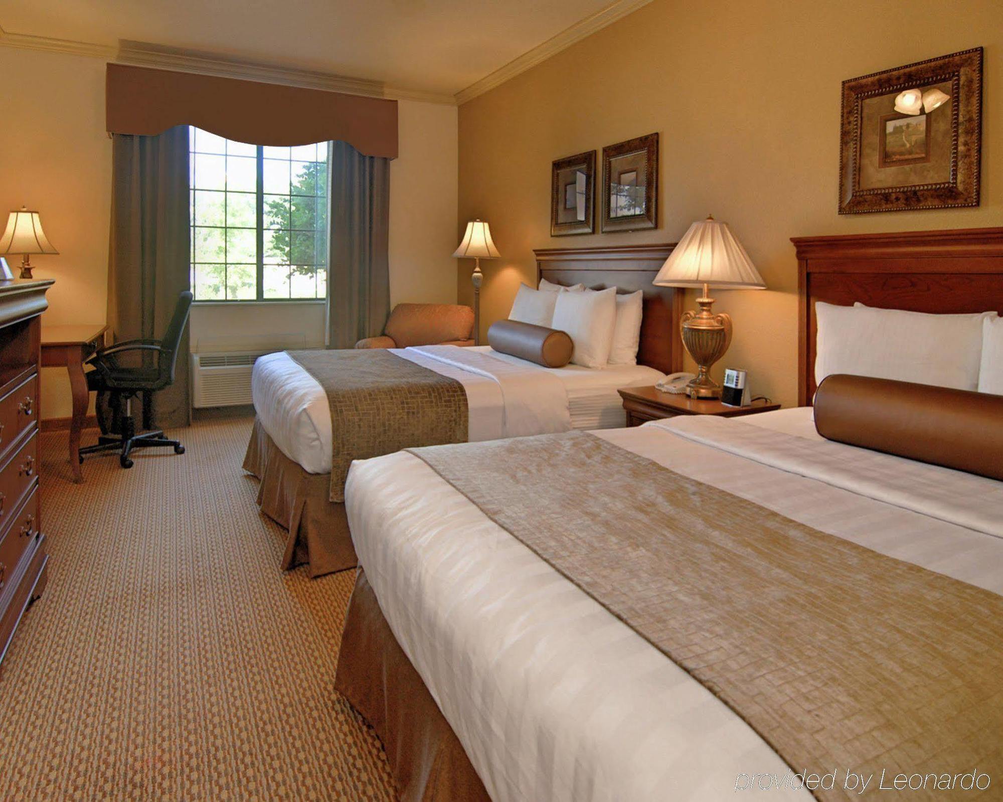 Best Western Plus Crown Colony Inn & Suites Лафкин Экстерьер фото