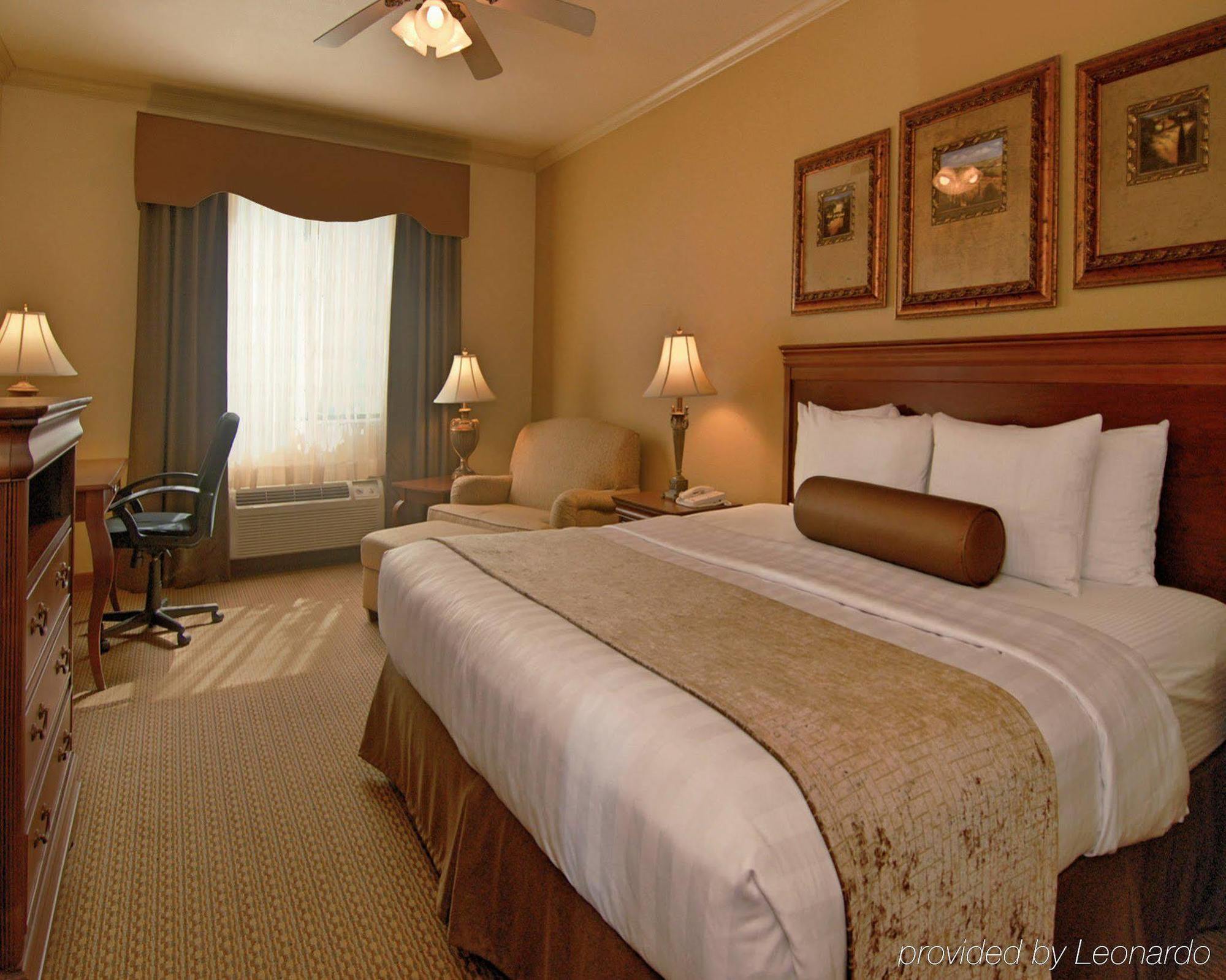 Best Western Plus Crown Colony Inn & Suites Лафкин Экстерьер фото