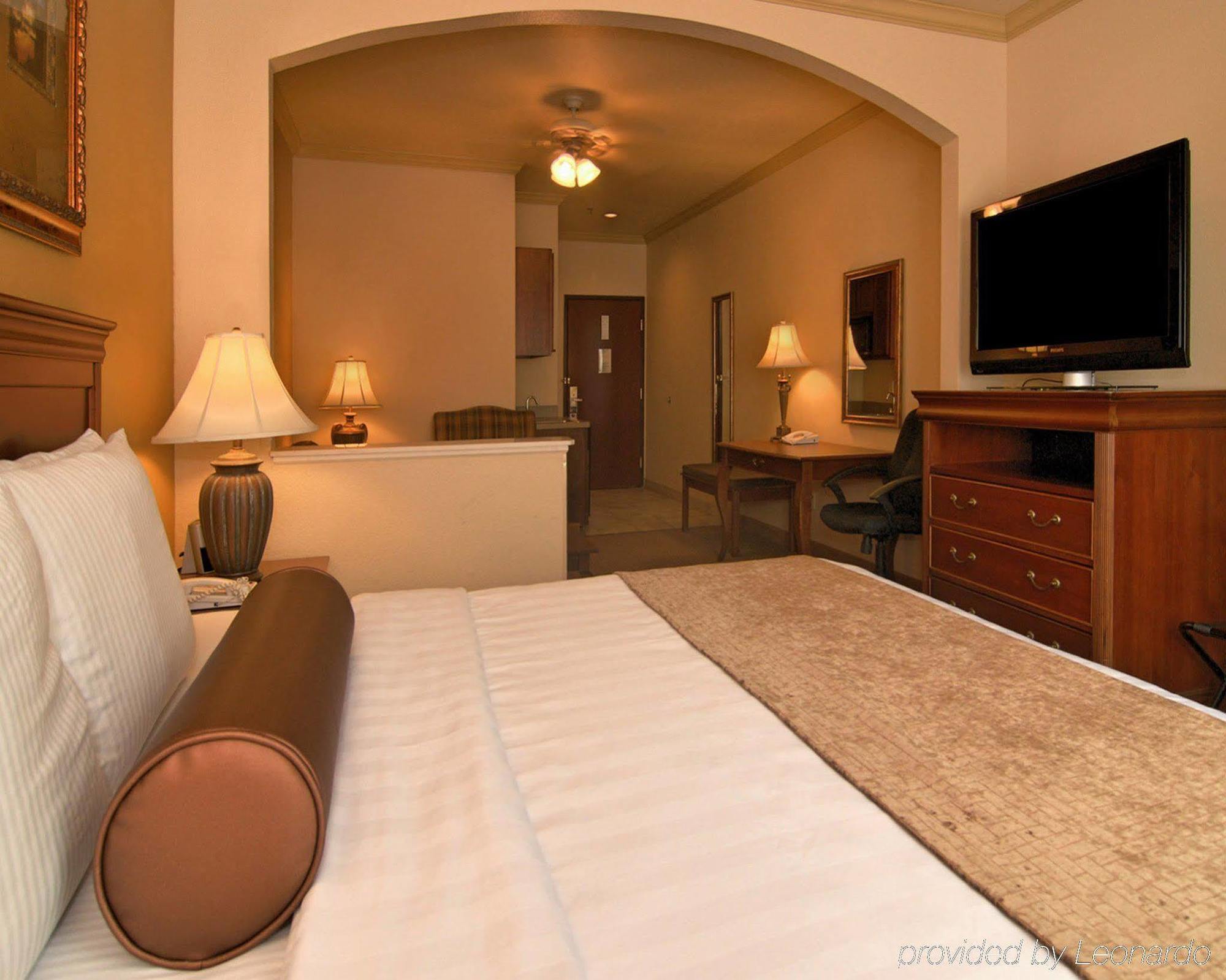 Best Western Plus Crown Colony Inn & Suites Лафкин Экстерьер фото