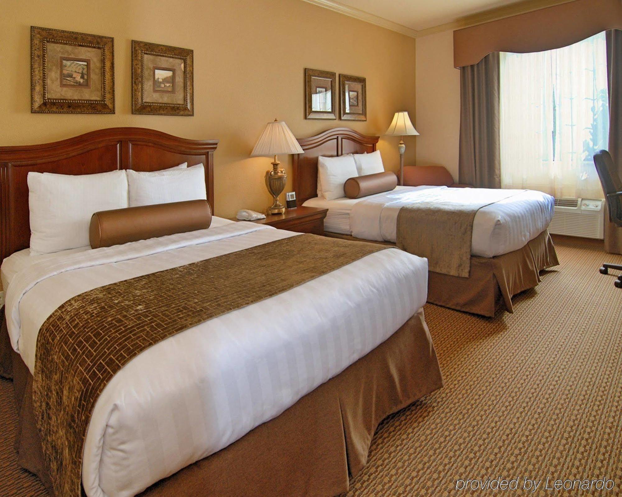 Best Western Plus Crown Colony Inn & Suites Лафкин Экстерьер фото