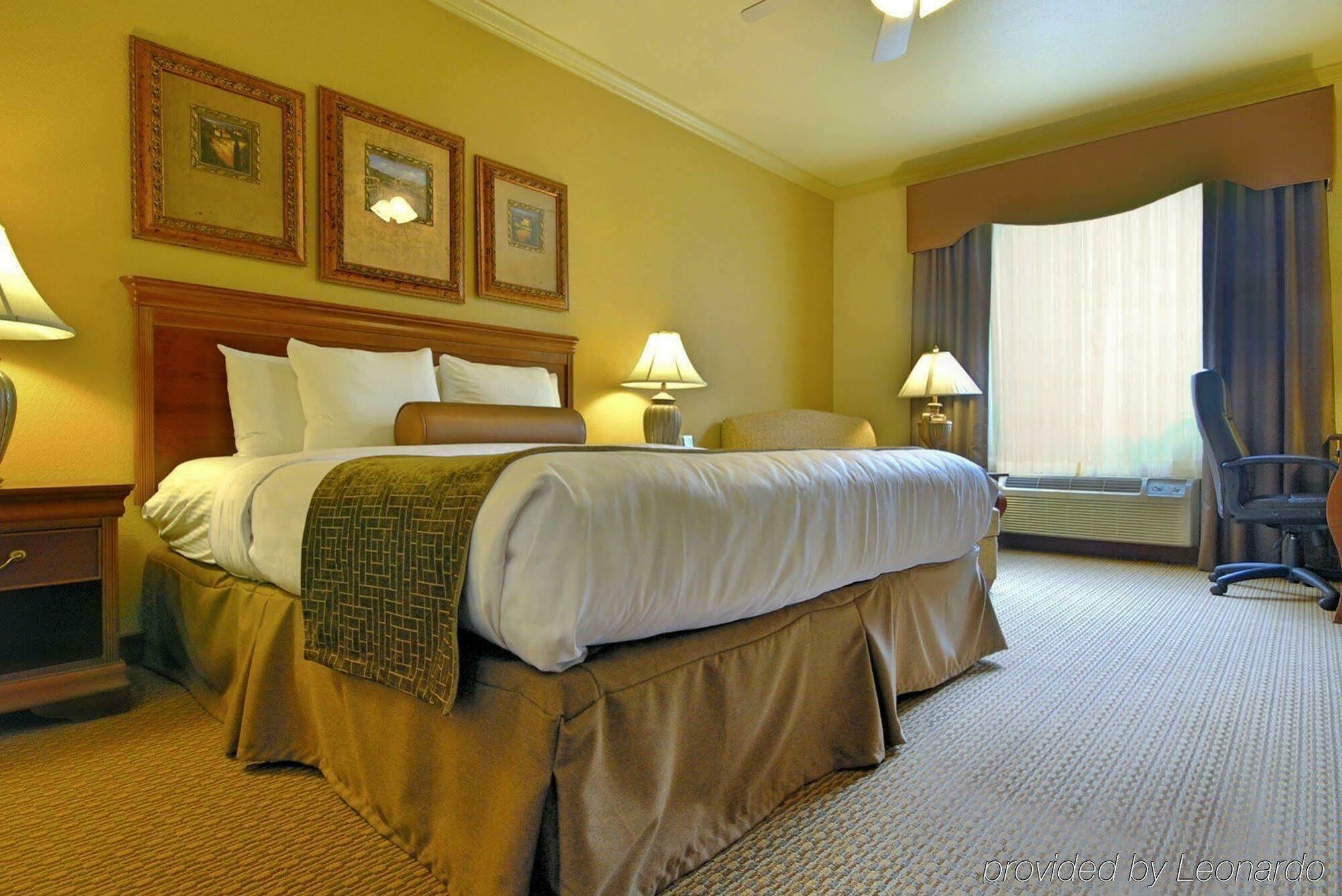 Best Western Plus Crown Colony Inn & Suites Лафкин Экстерьер фото