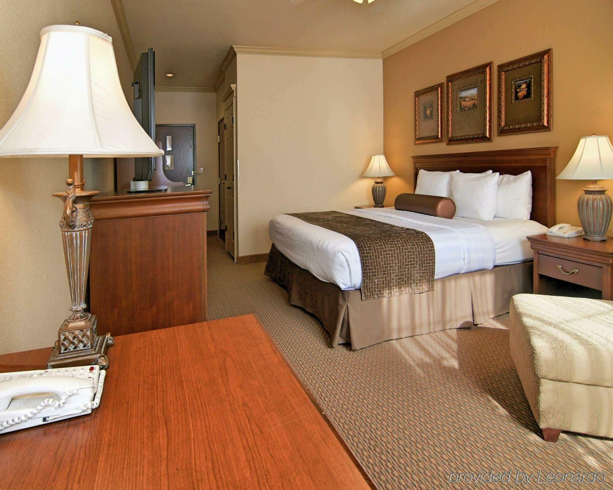 Best Western Plus Crown Colony Inn & Suites Лафкин Экстерьер фото
