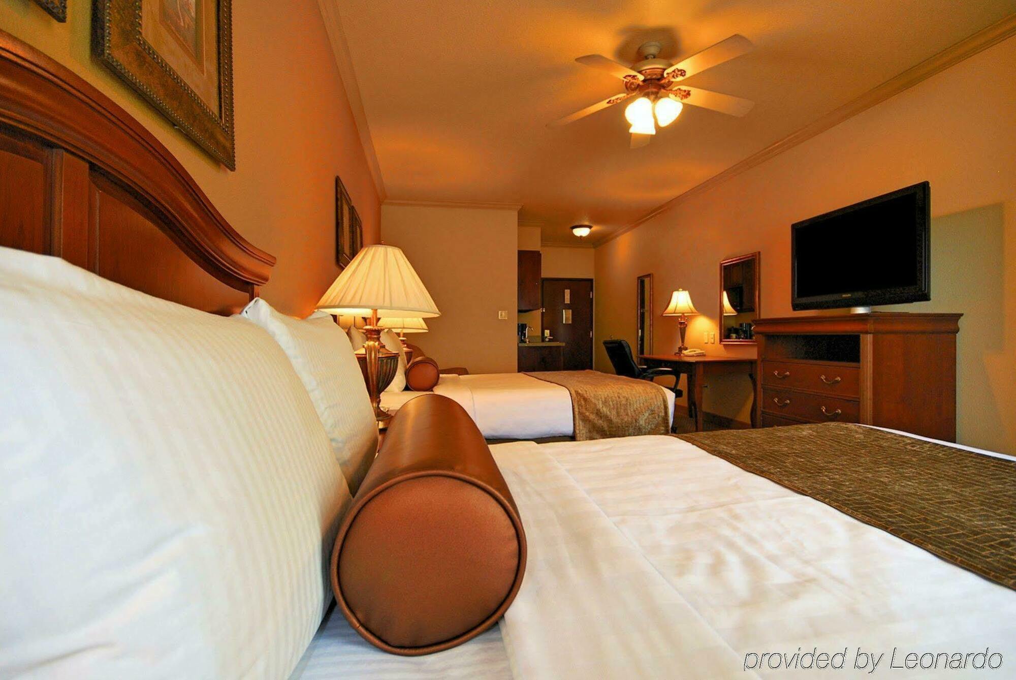 Best Western Plus Crown Colony Inn & Suites Лафкин Экстерьер фото